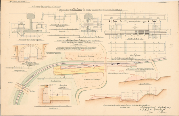 Altes Buch mit detaillierten Zeichnungen und Text eines Eisenbahnlayouts, das eine Zuggleis-Illustration zeigt.