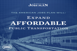 Ein Plakat mit einem Zug auf Schienen mit ein paar Menschen in der Nähe, der Text lautet: "The American Jobs Plan Will Expand Affordable Public Transportation."