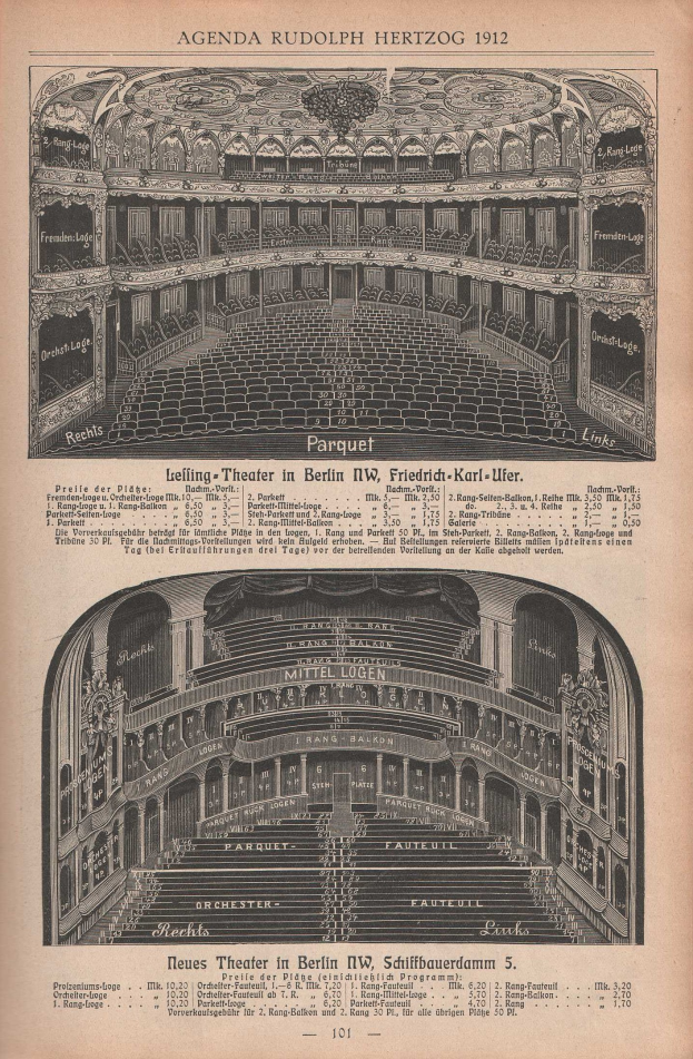 Schwarz-weiß-Illustration einer alten Buchseite mit einem großen Auditorium in Berlin, Deutschland, aus dem Jahr 1912, mit detaillierten Zeichnungen und Texten über den Aufbau des Theaters.