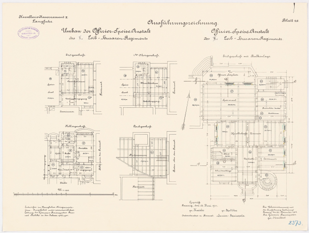 Ein detaillierter architektonischer Grundriss des ehemaligen Bundeskanzleramts in der Bundesrepublik Deutschland, der den Gebäudeaufbau mit Text und Zeichnungen zeigt.