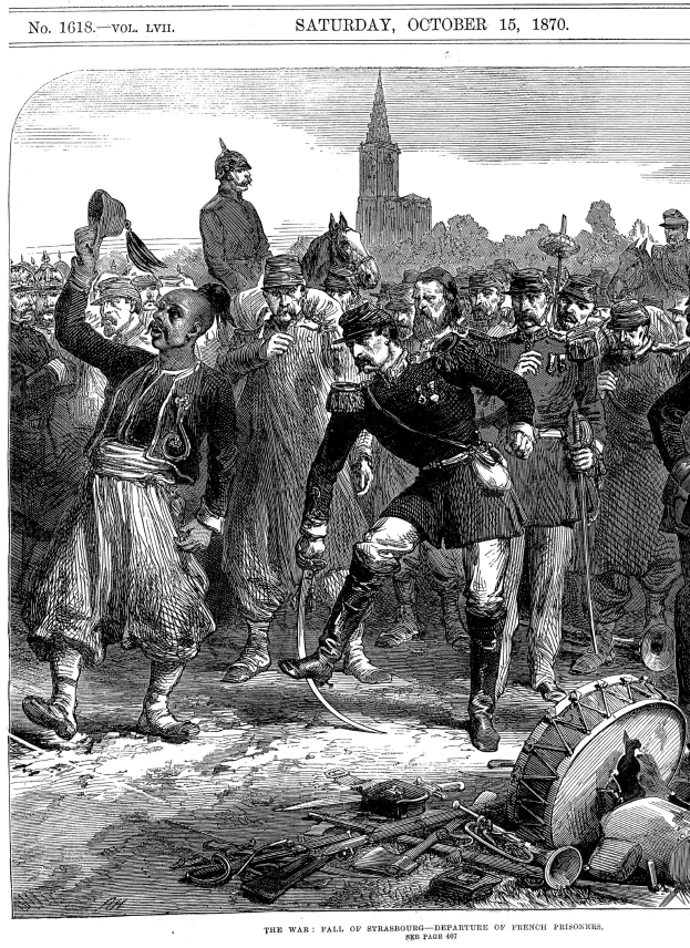 Schwarz-weiß-Zeichnung einer Gruppe verzweifelter Menschen vor einem hohen, imposanten Gebäude während des Sachsen-Anhalt-Kriegs am 15. Oktober 1870, mit einer orangefarbenen Glut über der Szene, die von der untergehenden Sonne verursacht wird.
