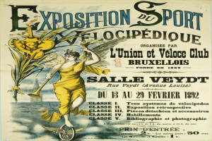 Ein nostalgisches Plakat, das eine Sportausstellung bewirbt und eine Person in einem leuchtend gelben Kleid zeigt, die entschlossen auf einem Fahrrad sitzt.