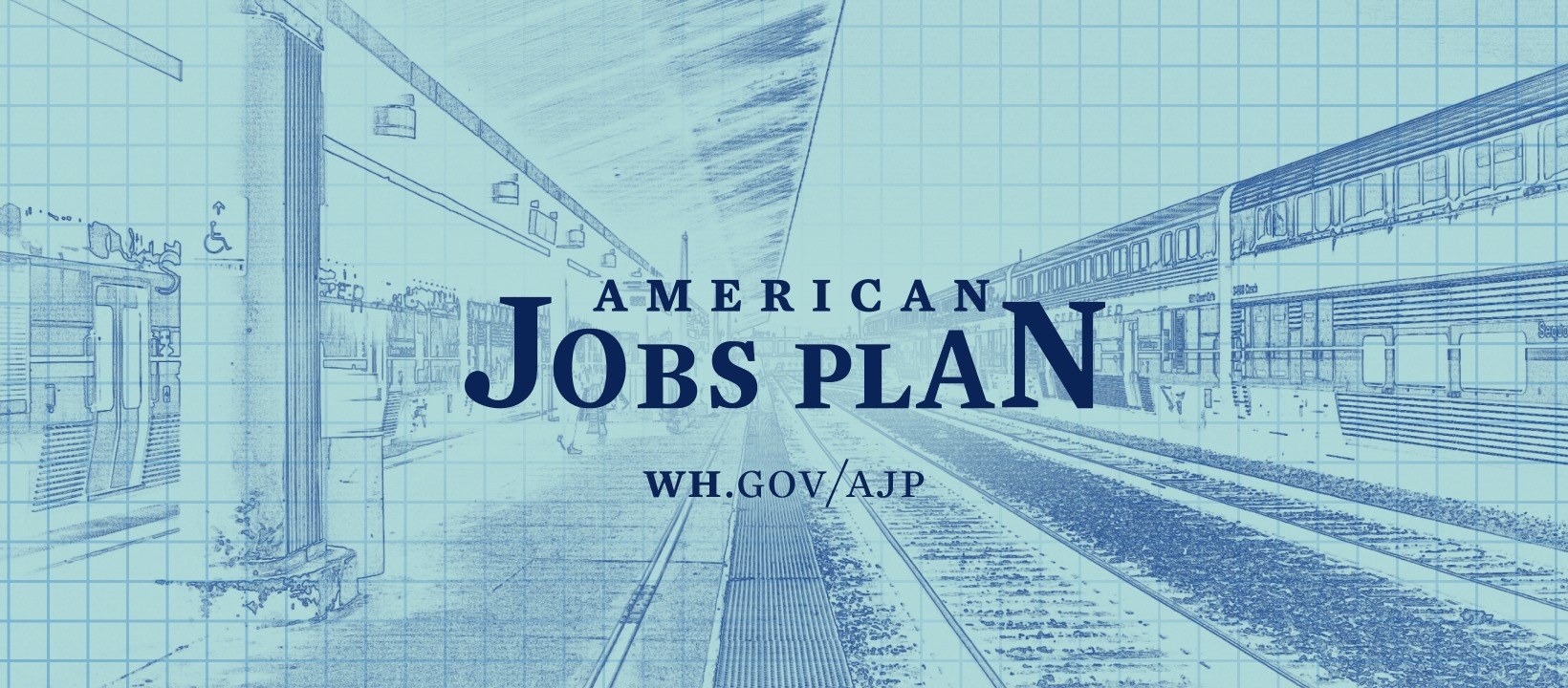 Blaupause eines Bahnhofs mit der Aufschrift "American Jobs Plan" mit einem Zug auf der rechten Seite und Eisenbahnschienen daneben.